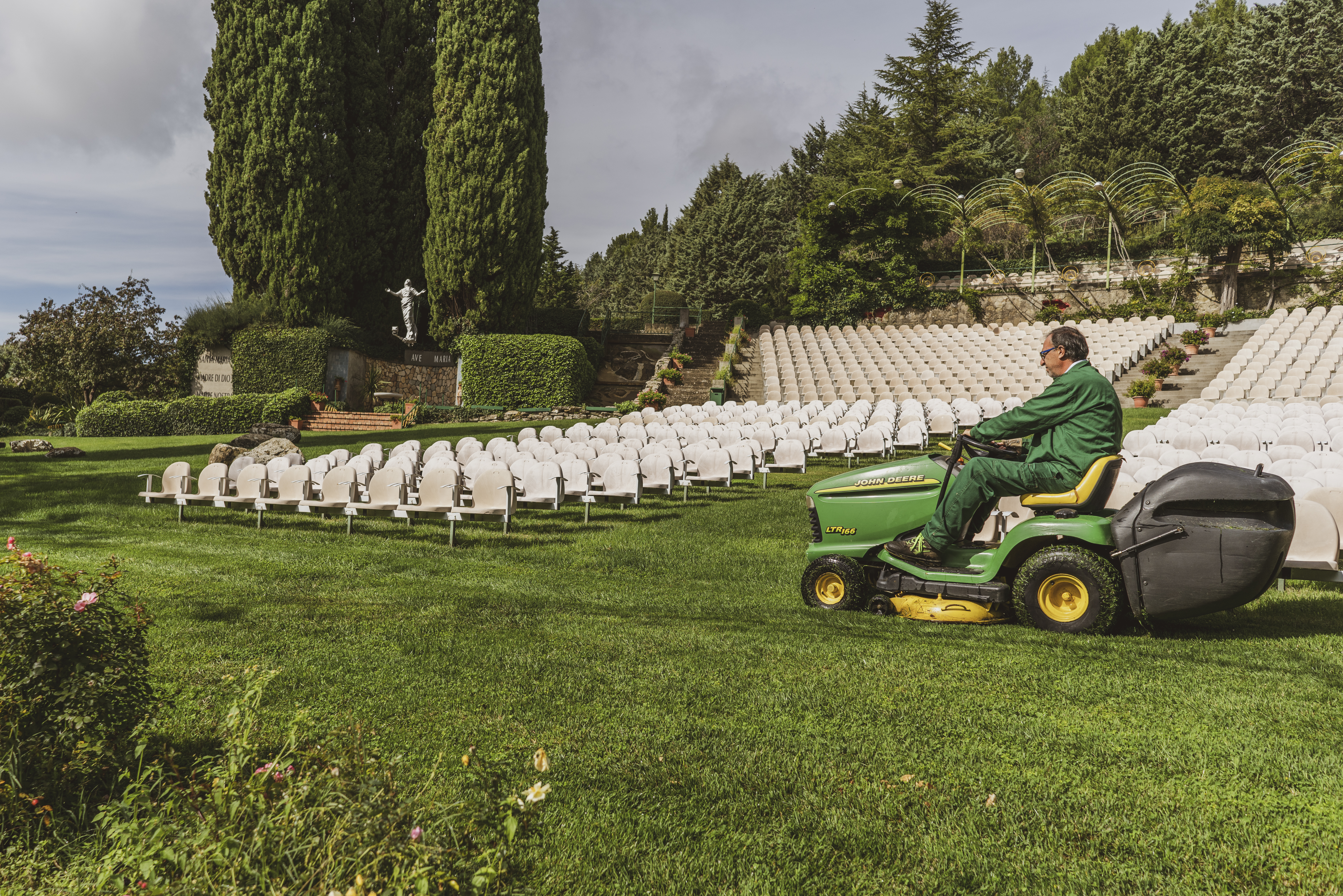 Team al lavoro nel verde